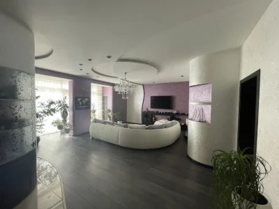 Продам квартиру 162 м.кв, ул.Героев Крут