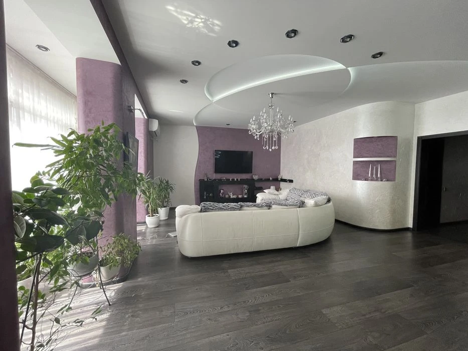 Продам квартиру 162 м.кв, ул.Героев Крут