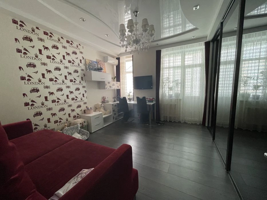 Продам квартиру 162 м.кв, ул.Героев Крут