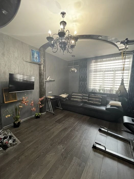 Продам квартиру 162 м.кв, ул.Героев Крут