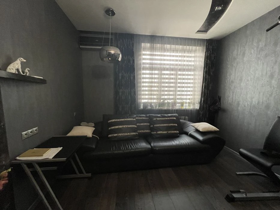 Продам квартиру 162 м.кв, ул.Героев Крут