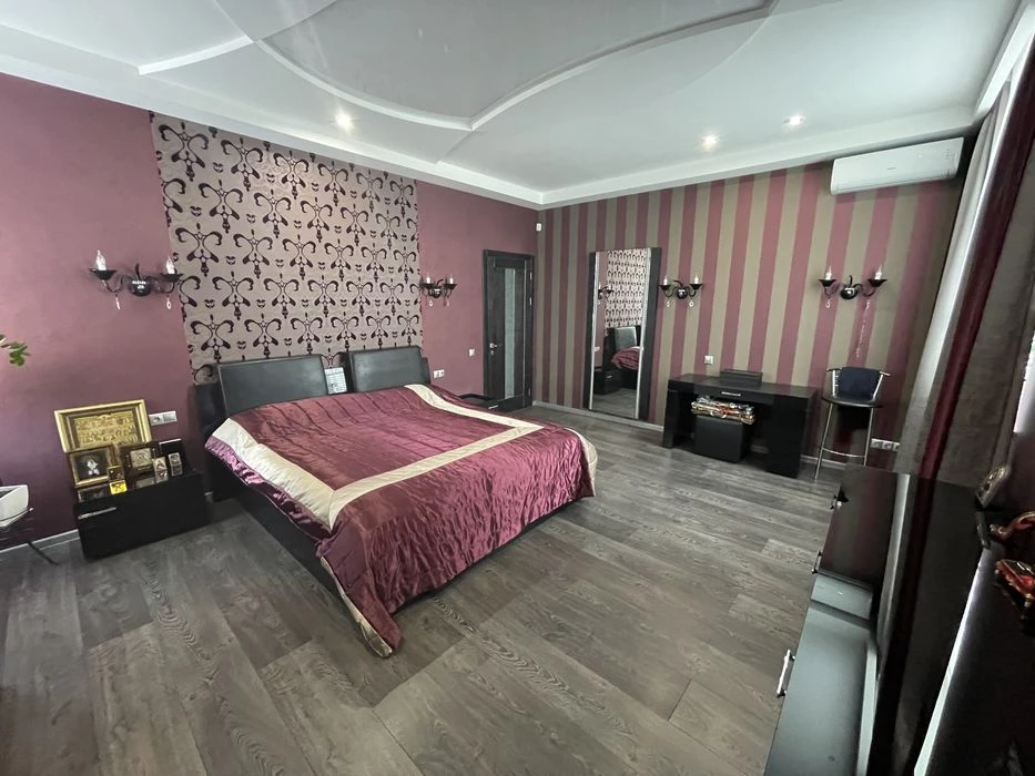 Продам квартиру 162 м.кв, ул.Героев Крут