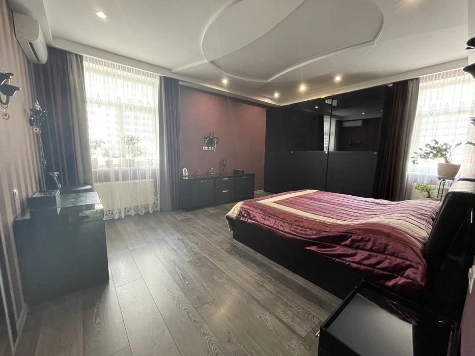 Продам квартиру 162 м.кв, ул.Героев Крут