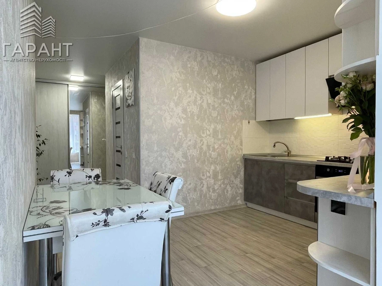 Продам 2-х кімнатну квартиру в новобудові, р-н озера Чеха.