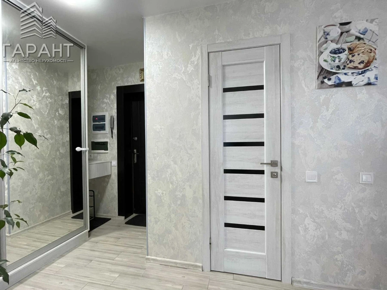 Продам 2-х кімнатну квартиру в новобудові, р-н озера Чеха.