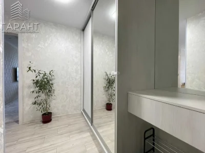 Продам 2-х кімнатну квартиру в новобудові, р-н озера Чеха.