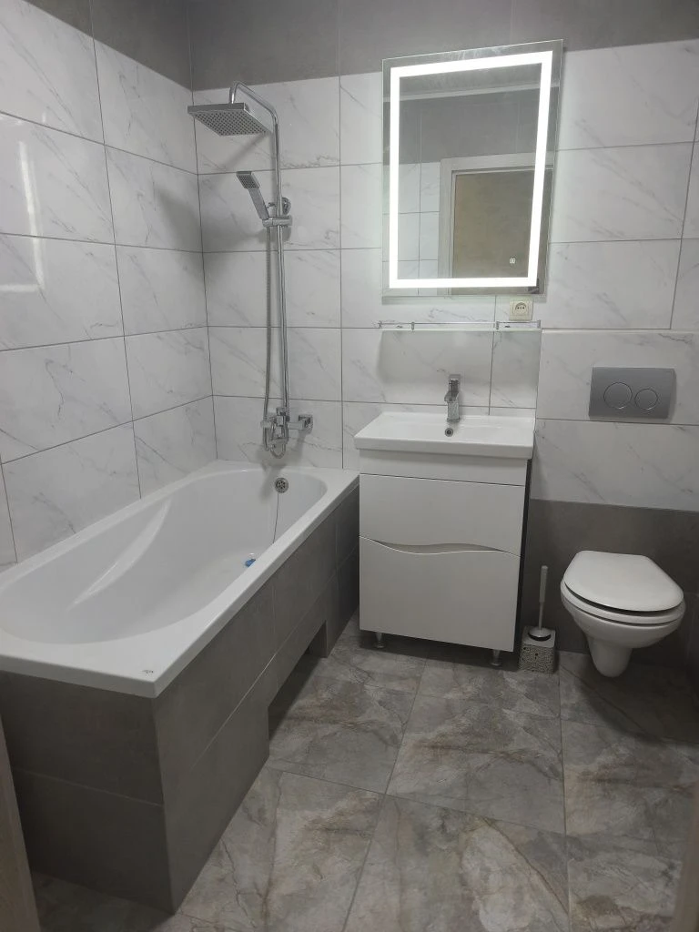 Продам 2к.квартиру в новому будинку по вул. В.Чорновола