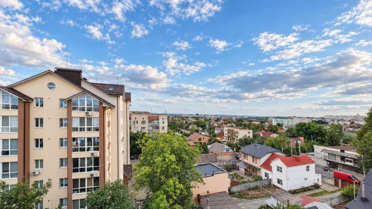 Продам 3-кім квартиру з індивідуальним опаленням в цегляному