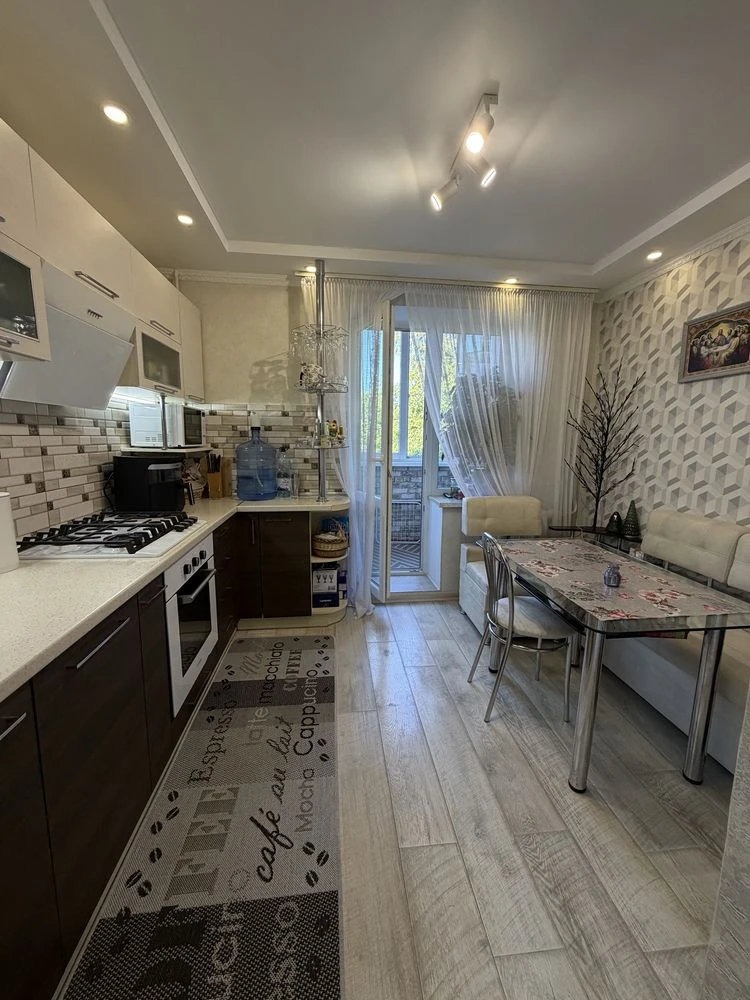 Продаж,3-кімнатна квартира 67 м² з меблями та технікою ,вул.