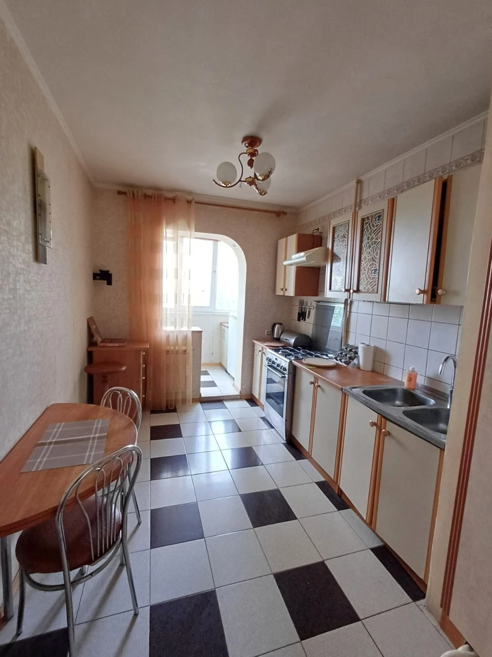 Продам 3 - кімнатну квартиру. Р-н. Північний. Вул. Р. Шухеви