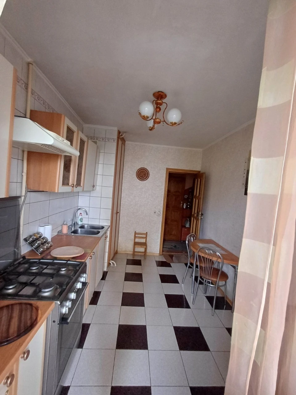 Продам 3 - кімнатну квартиру. Р-н. Північний. Вул. Р. Шухеви