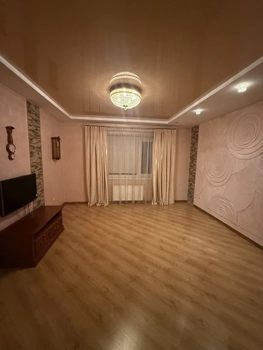 Продаж 4 кімнатноі квартири