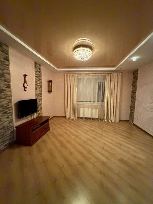 Продаж 4 кімнатноі квартири