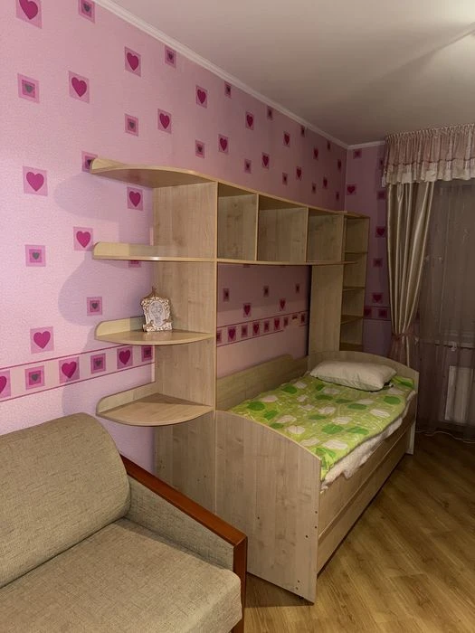 Продаж 4 кімнатноі квартири