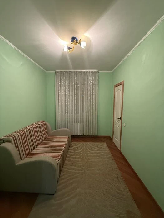Продаж 4 кімнатноі квартири