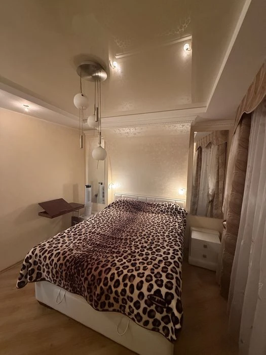 Продаж 4 кімнатноі квартири