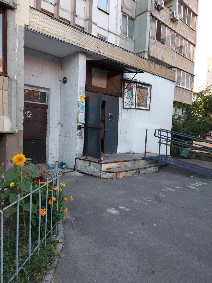 4-комн.кв-ра.100м.Милославская 37.ТОРГ.