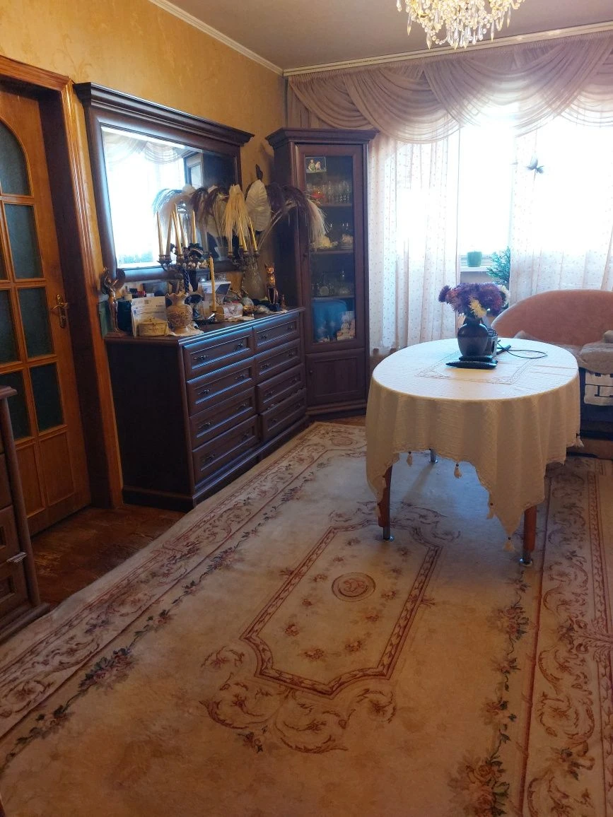 4-комн.кв-ра.100м.Милославская 37.ТОРГ.