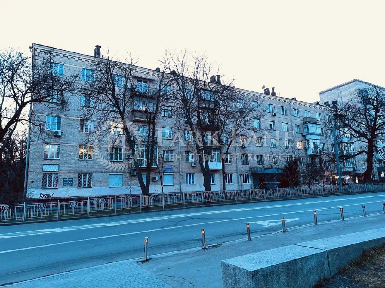 Продаж 1к квартири вул Лаврська 4 Печерський р-н Центр ТОРГ