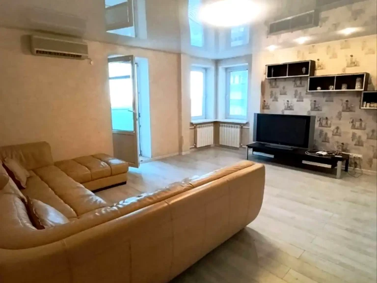 Продаж квартири 3-кімн. 77 м² 11/21 пов.