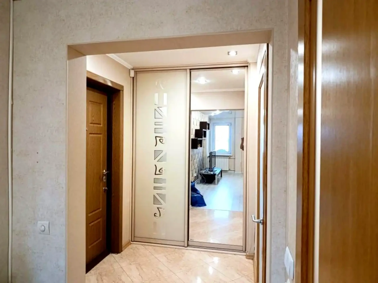 Продаж квартири 3-кімн. 77 м² 11/21 пов.