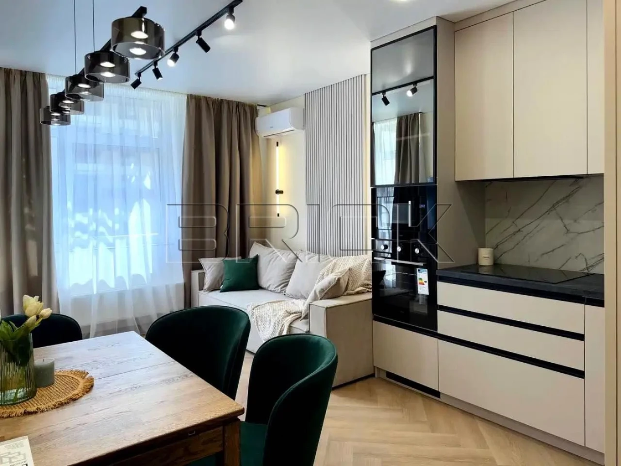 Продаж квартири ЖК «Варшавський 2» Виноградар вул. Олександр