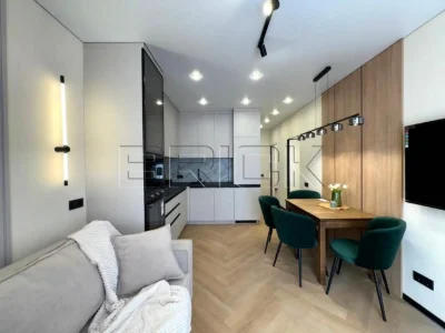 Продаж квартири ЖК «Варшавський 2» Виноградар вул. Олександр