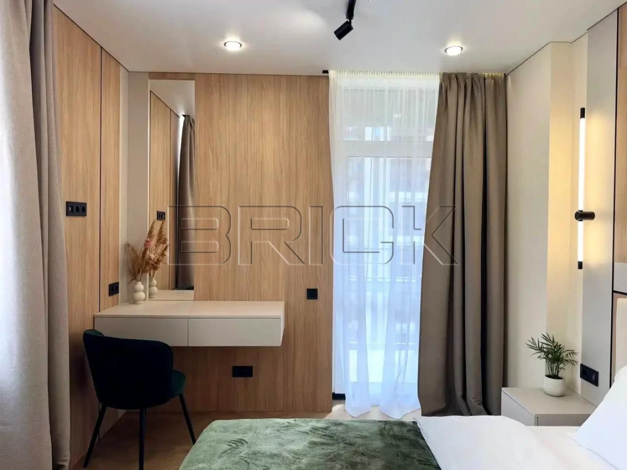 Продаж квартири ЖК «Варшавський 2» Виноградар вул. Олександр