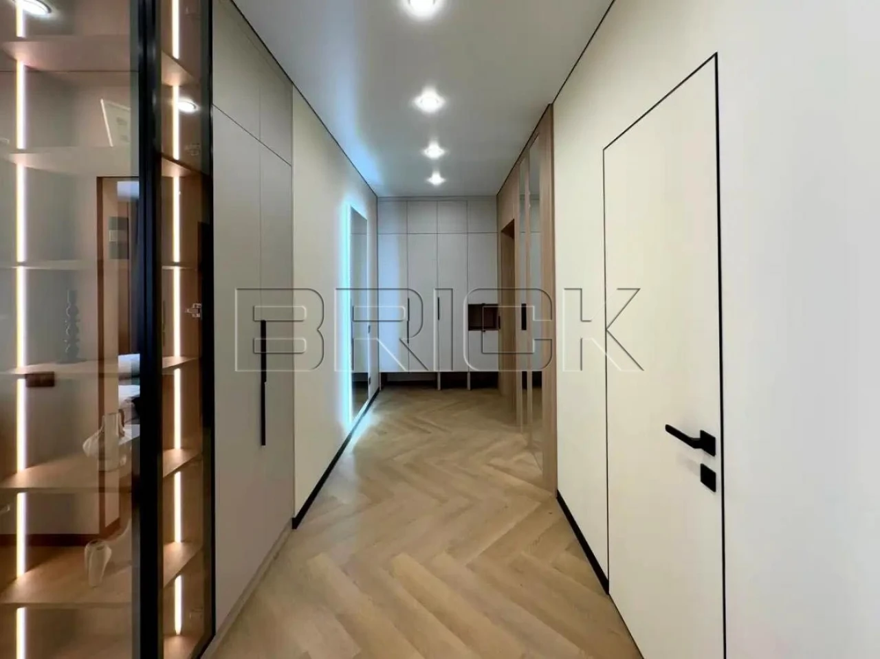 Продаж квартири ЖК «Варшавський 2» Виноградар вул. Олександр