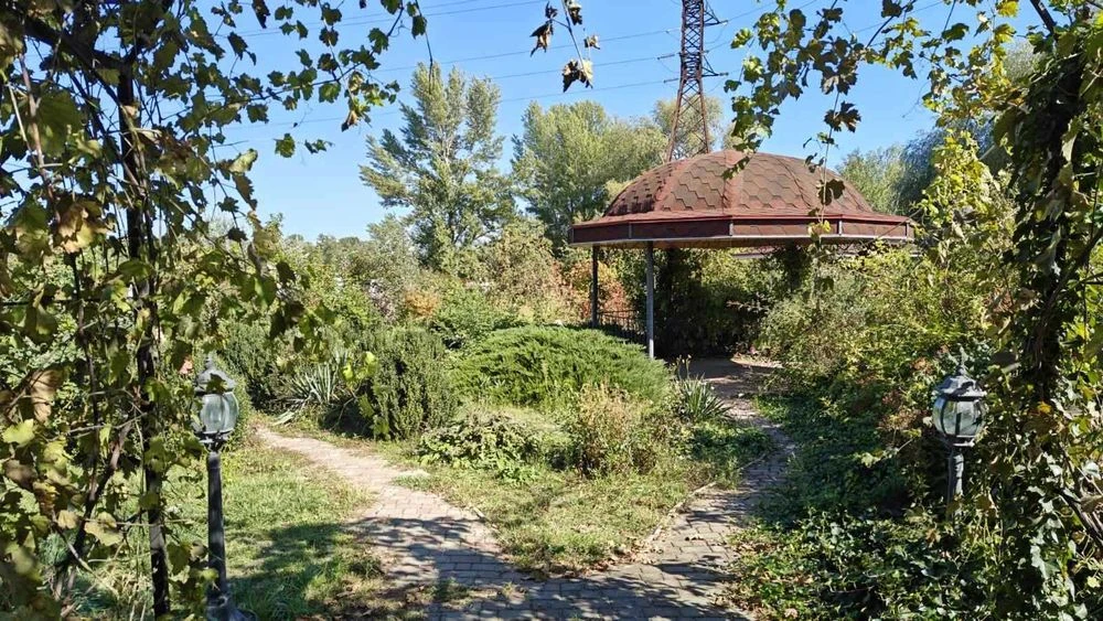 Будинок біля Дніпра/Слобода