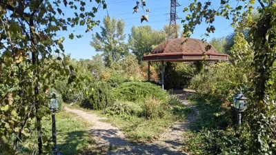 Будинок біля Дніпра/Слобода