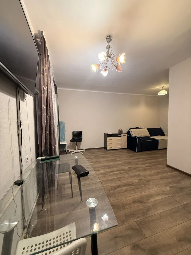 Продаж 1-км квартири Ярослава Івашкевича 8