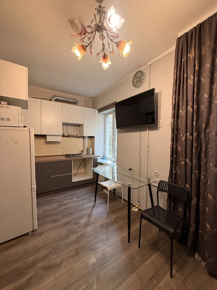 Продаж 1-км квартири Ярослава Івашкевича 8