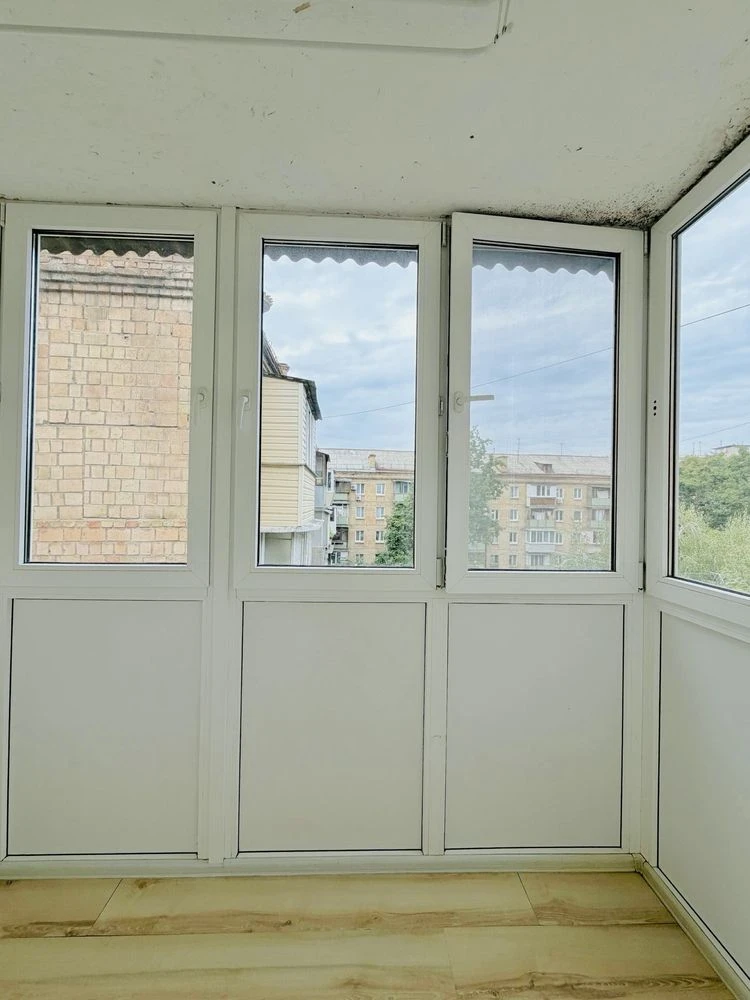 БЕЗ КОМІСІЇ, квартира з ремонтом, поруч з метро Дорогожичі,