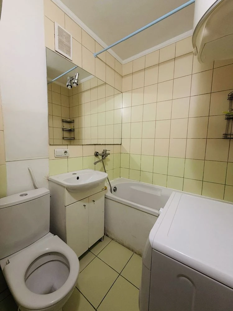 БЕЗ КОМІСІЇ, квартира з ремонтом, поруч з метро Дорогожичі,