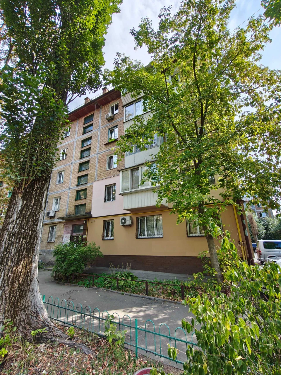 Шевченківський, метро Дорогожичі, продаж 2к квартири з ремон