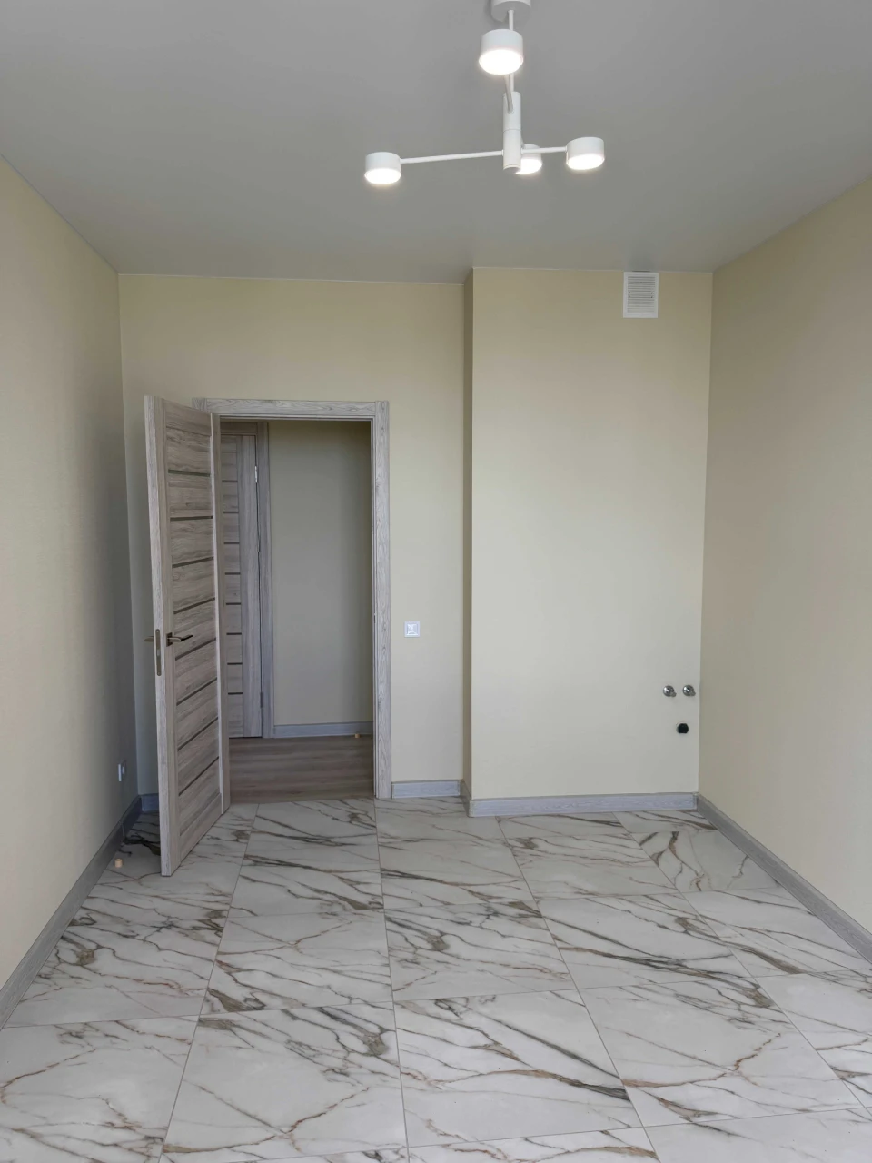 Продаж 2к квартири з ремонтом, ЖК "Авеню 42",РОЗСТРОЧКА, дер