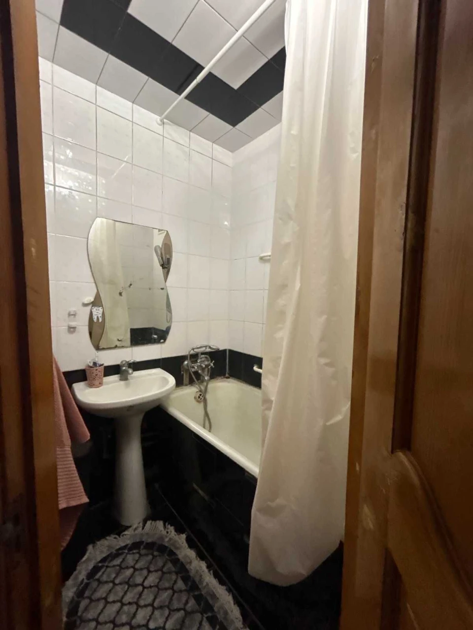 Продається 2-к квартира, центр, 2 хвилини від метро КПІ