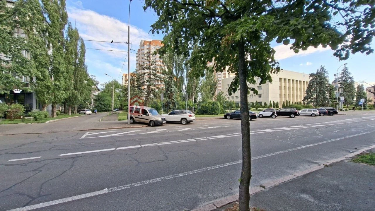 Квартира 55.3 кв.м./1/5 поверх/ Під ремонт-чистий простір дл