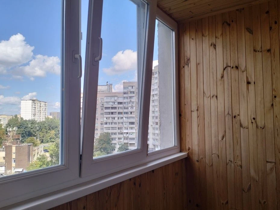 Продаж 3 кімнатної квартири біля м. Теремки!