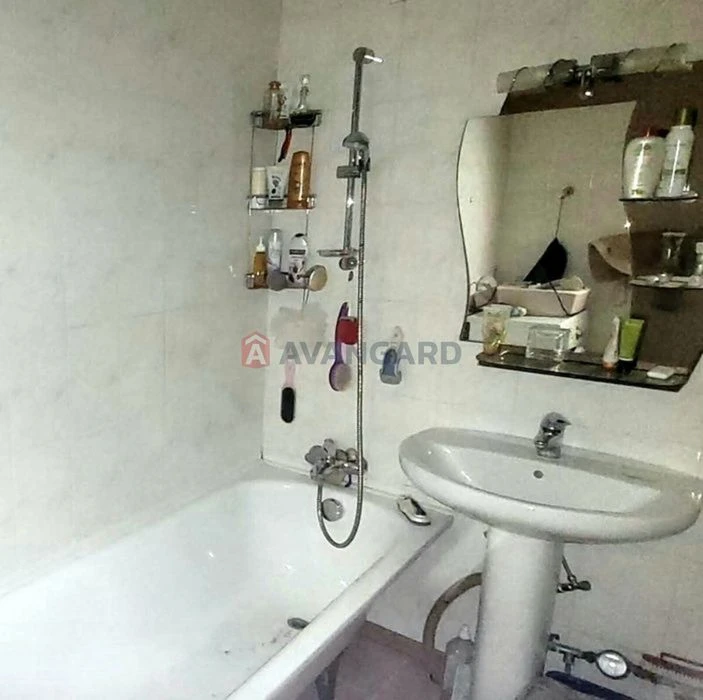 2-room apartment on Peremohy St. • 4th floor • Best location