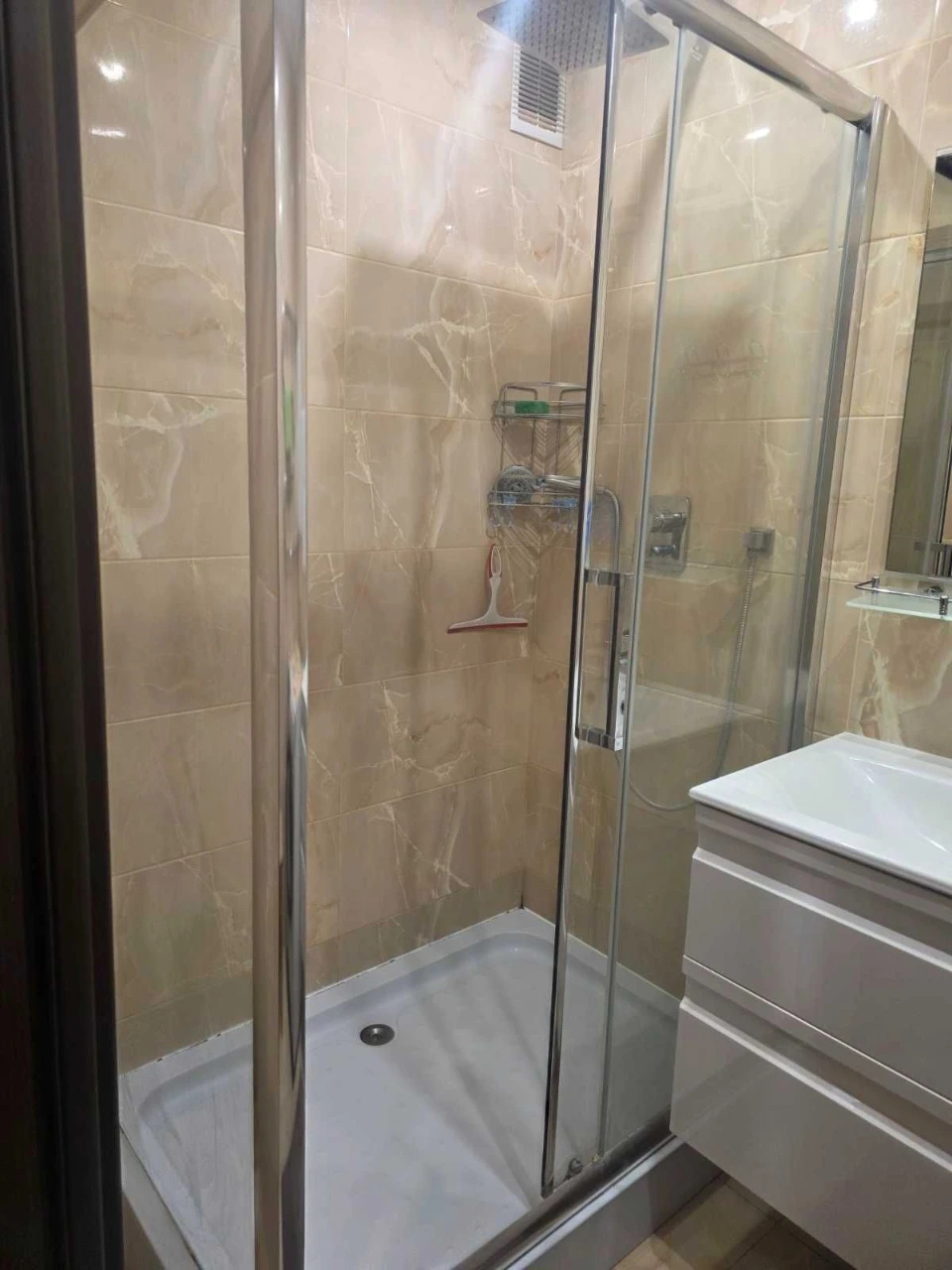 Продам 3 кімнатну квартиру , Оболонь, вул.Прирічна 19.