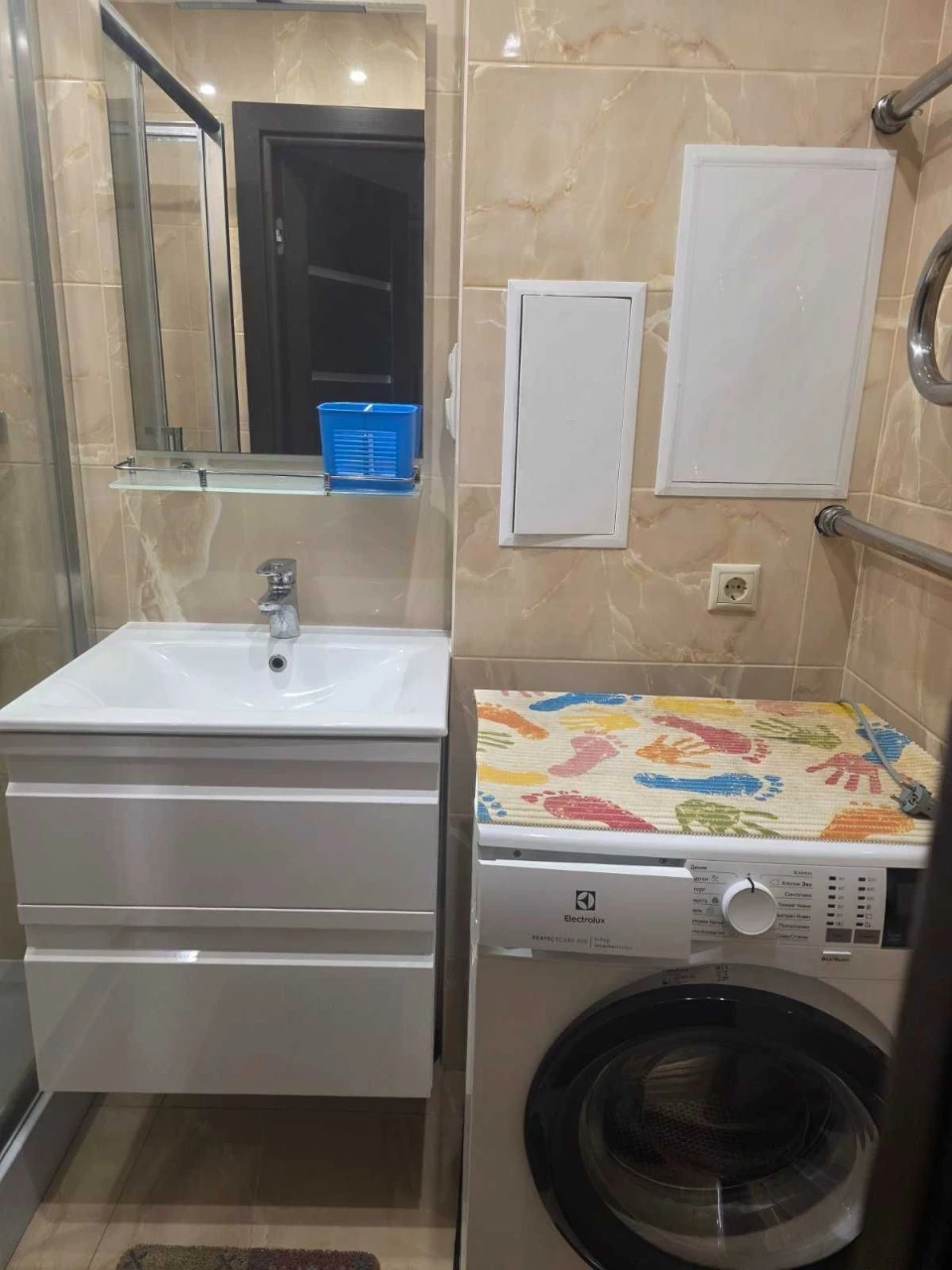 Продам 3 кімнатну квартиру , Оболонь, вул.Прирічна 19.