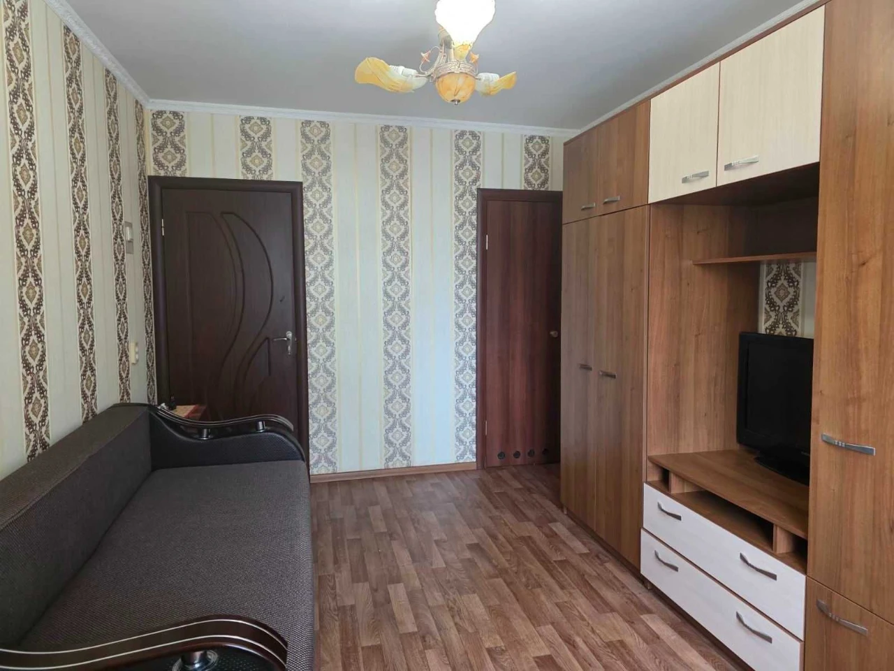 Продам 3 кімнатну квартиру , Оболонь, вул.Прирічна 19.