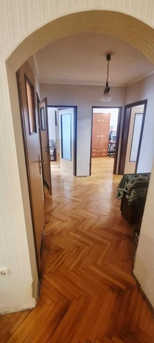 Затишна 3-кім. в одному з найприємніших куточків Києва - Кад