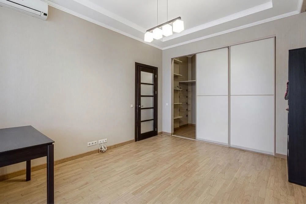 Продаж / Квартира  Київ, Печерський район, бул. Лесі Українк