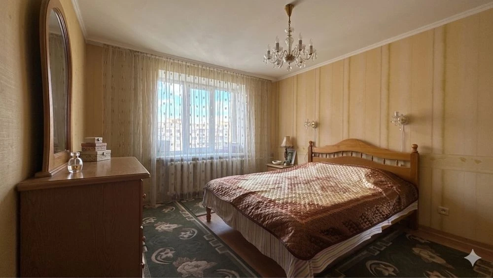 Простора 3-кімнатна квартира 82 м² з ремонтом на Фурманова —