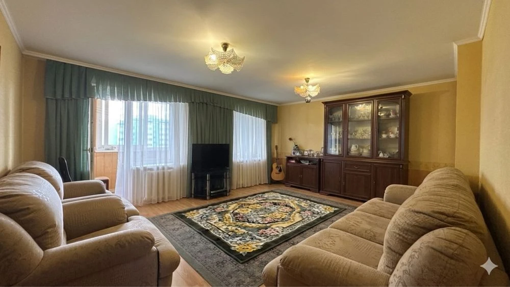 Простора 3-кімнатна квартира 82 м² з ремонтом на Фурманова —