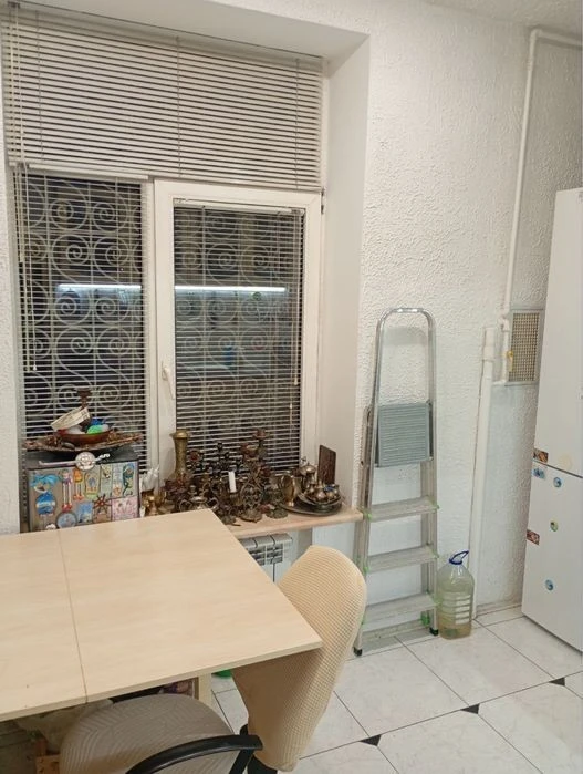 Продаж. 3к кв. Cталінка. 124м2. Ремонт. Поруч інститут МВ.