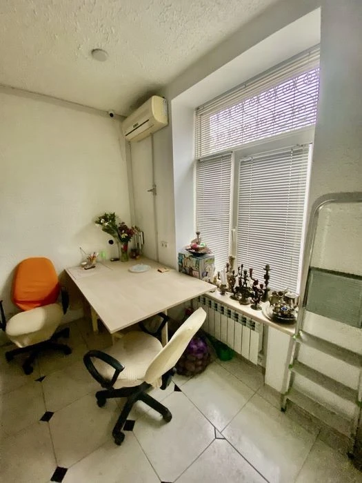 Продаж. 3к кв. Cталінка. 124м2. Ремонт. Поруч інститут МВ.